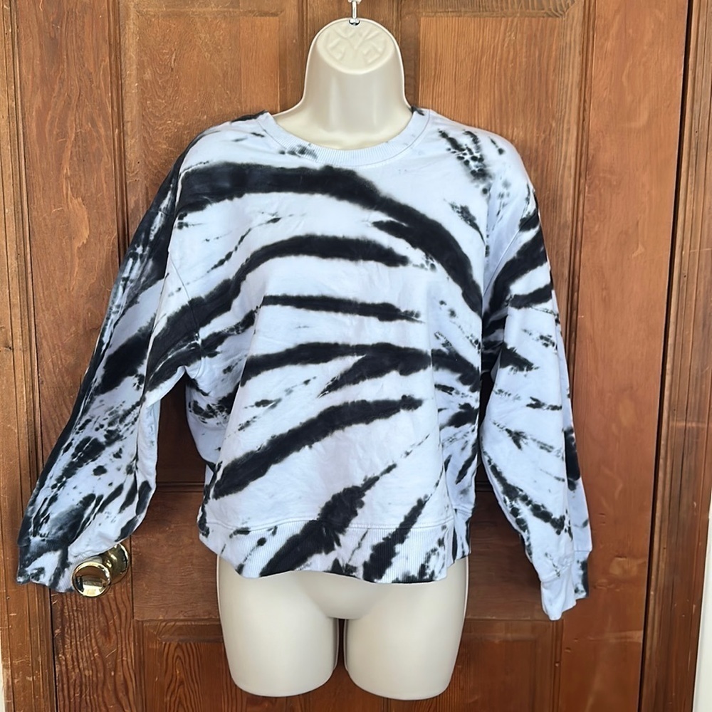 Lacausa Black and White Tie Dye Sweatshirt Size Small fits like a Medium